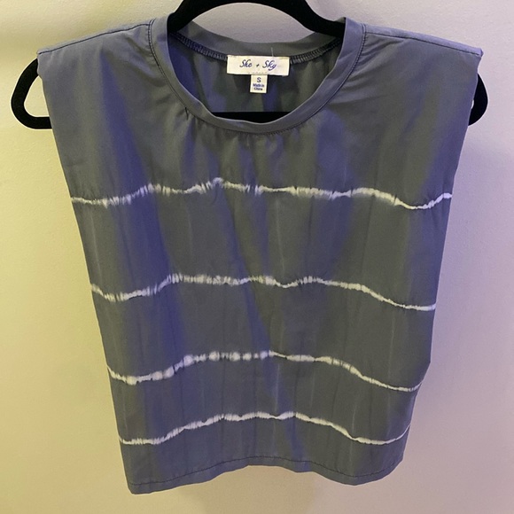 Sleeveless blouse - Picture 1 of 2